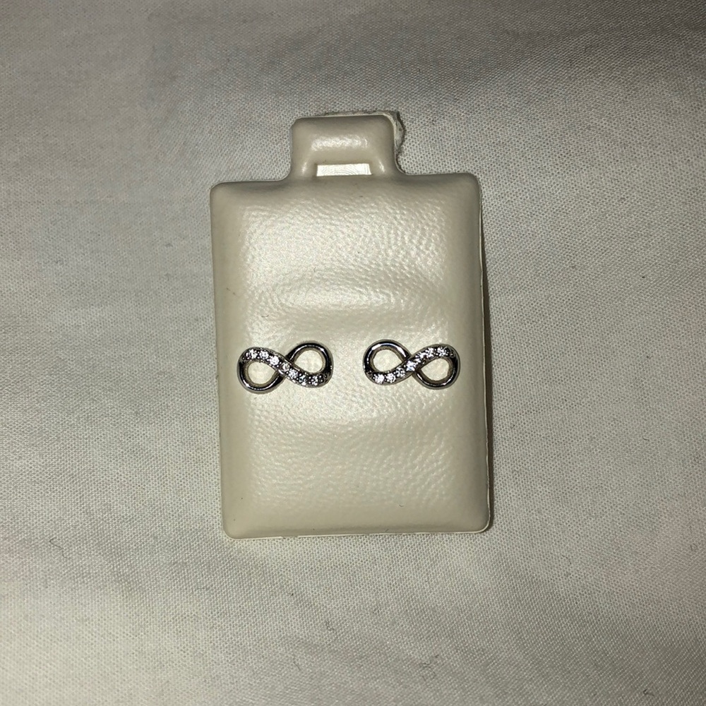 PANDORA INFINITY STUDS